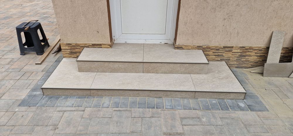 Renovări și Amenajări Interioare -Parchet, Gresie, Izolații, Faianta, Rigips, Zugraveli, Tapet, Pavaj, Profile decorative, Placari Piatra
Renovari
