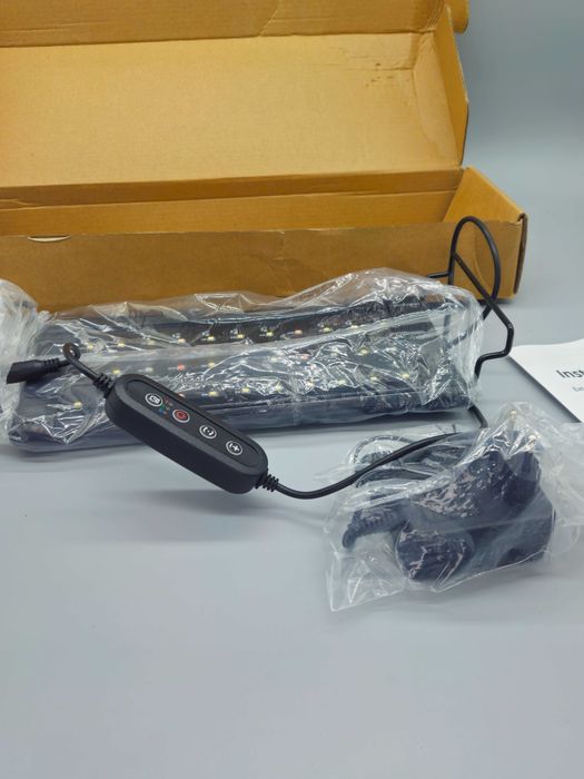 Разтегателна LED лампа за аквариум/терариум с метални стойки,контролер