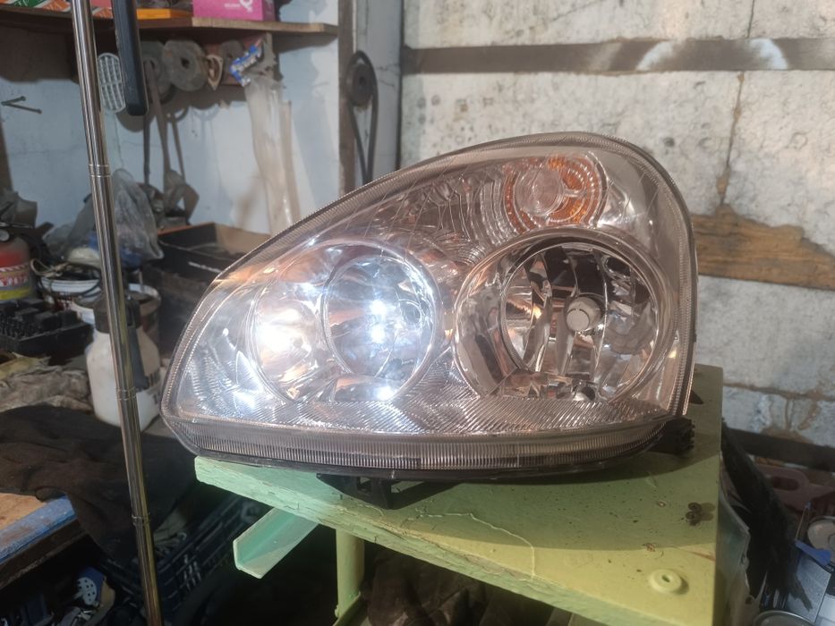 Левая фара приора