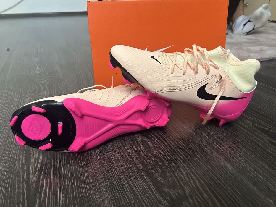 Crampoane de fotbal Nike-uri   nr 42