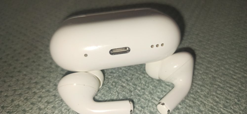 Оригинални Apple AirPods Pro 2 (MagSafe) – Отлично състояние