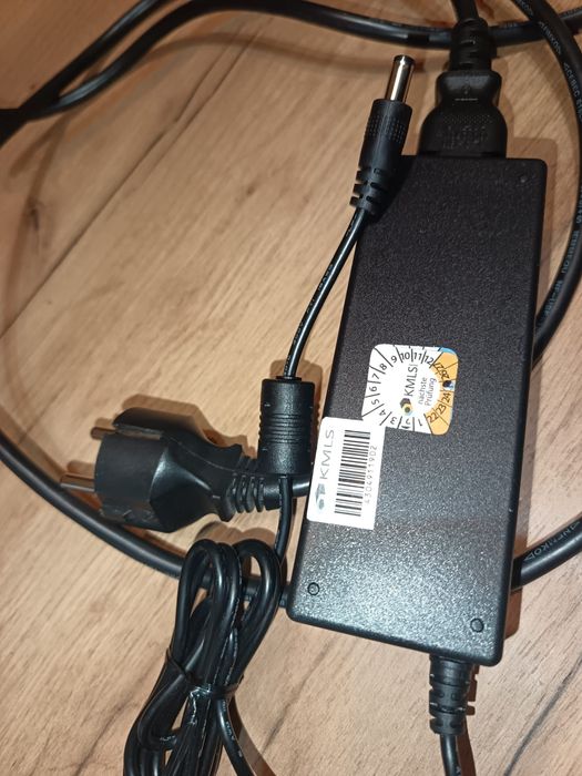 Încărcător alimentelor laptop.