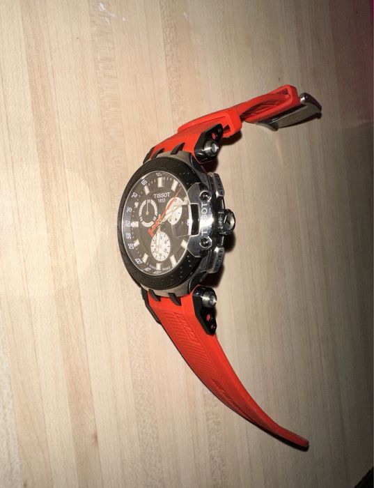 Продавам Tissot T-RACE Chronograph