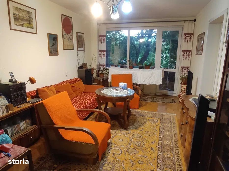 7 Noiembrie - Vanzare ap. 3 camere - Str. C-tin Romanu Vivu — fotografia 3