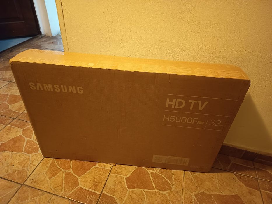 Vând TV Smart nou Samsung 80cm