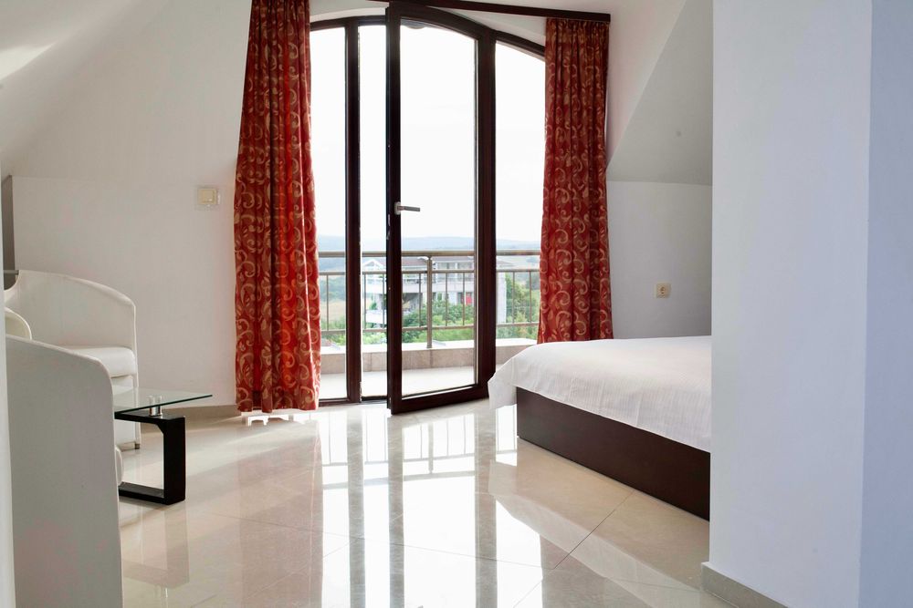 Продава се Хотел в с. Резово, Област Бургас - 868 кв.м за 1116 €/кв.м - Снимка #4