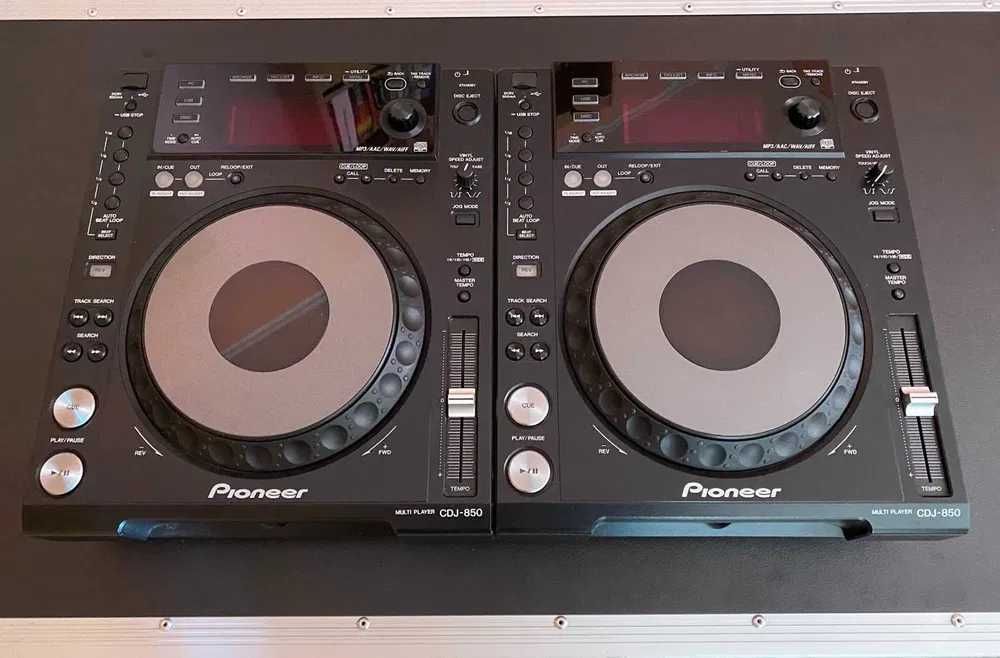 2X Dj Players Pioneer CDJ 850k