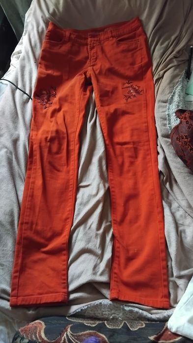 Продам красные брюки скини