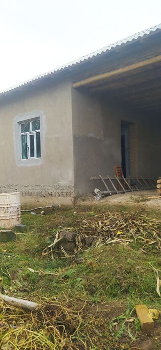 Uy sotiladi srochno Tashmorya suv ombori yaqinida qurilib bitkazilgan