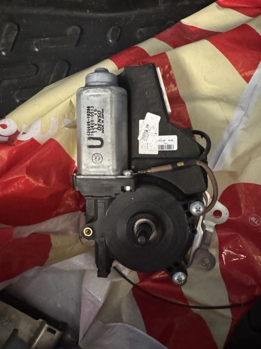 Toyota минивен 2019 эшик ойнаси