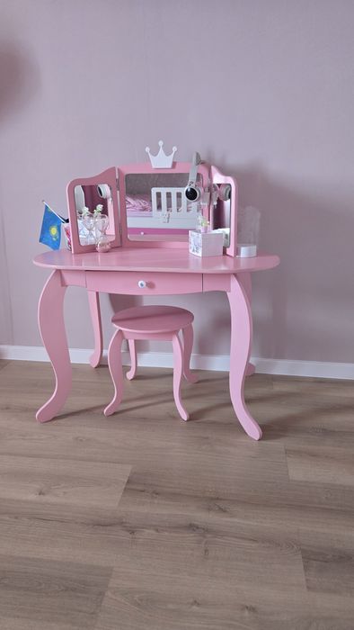 Продаётся туалетный столик