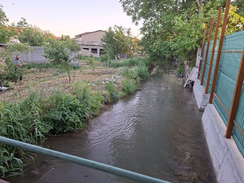 Арик буйи, бахаво жойдан 8.40 соток ер  сотувда. Кибрай,Байткургон