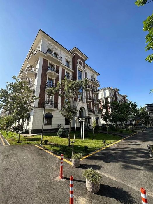 Продается 2-комнатная квартира в ЖК Cambridge Residence/Murat Building