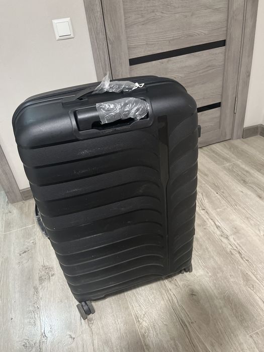 Чемодан большой новый