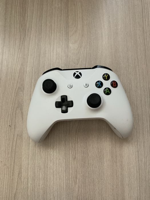 Vand Xbox one S 1TB cu gta 5 inclus,controler si toate cablurile necesare ,cablu HDMI si cablu de alimentare!