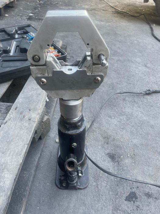 Продам Кремпер для обжима шлангов для кондиционера