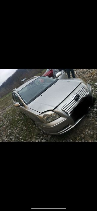 Dezmembreaz Toyota avensis 2.2 d-cat