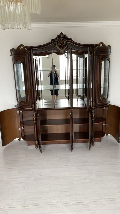 продам сервант срочно