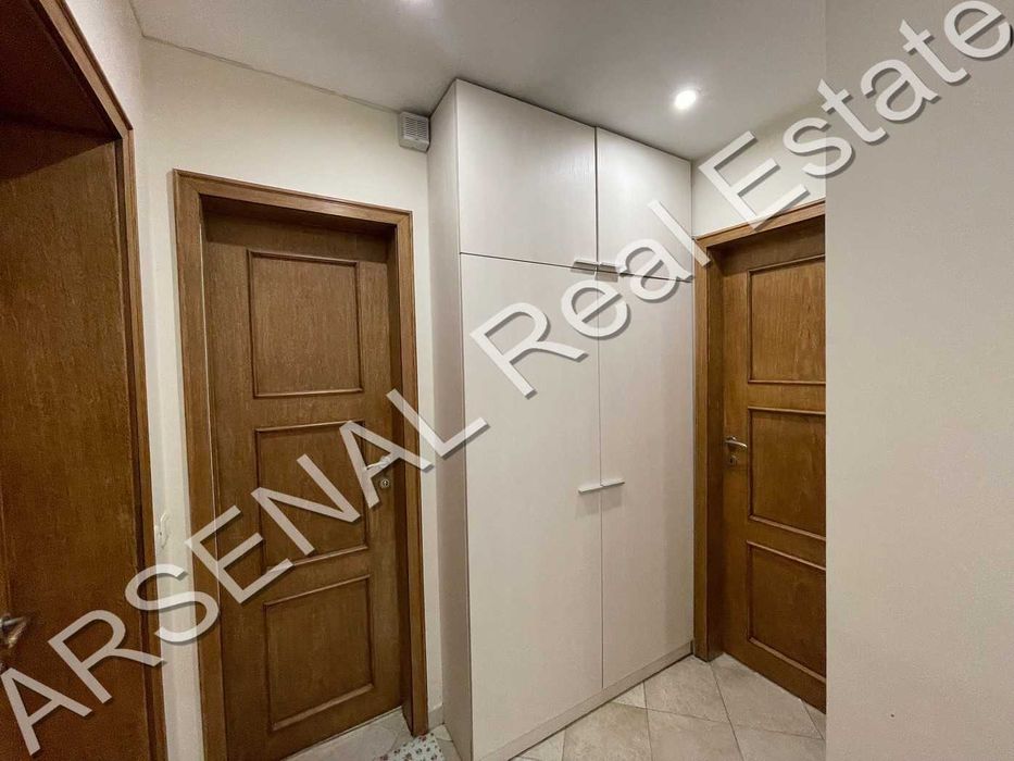 Дава се под наем Тристаен апартамент в София, Център - 125 кв.м за 1000 € - Снимка #2