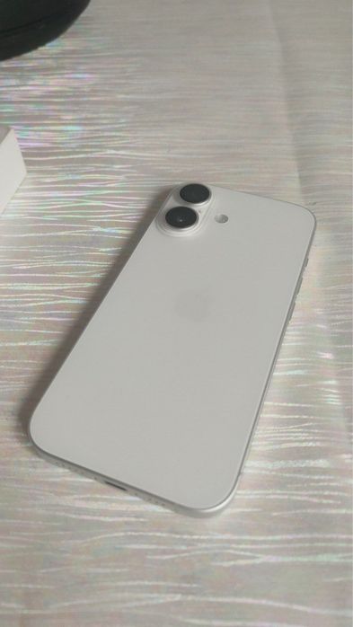 Iphone 16 на гарантий 2месяца