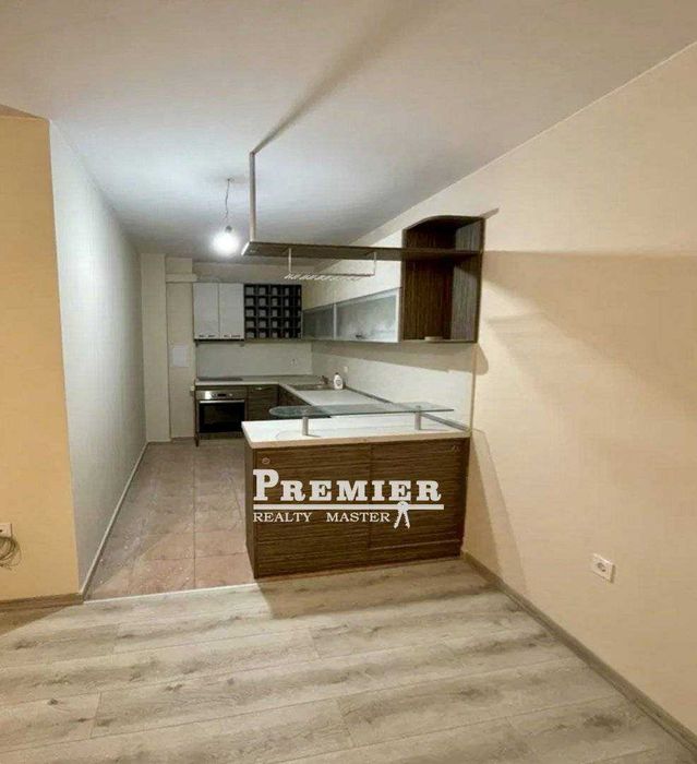 Светъл двустаен в близост до Морската градина