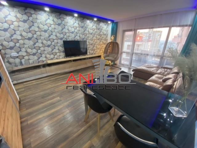 Продава се Тристаен апартамент в Варна, Възраждане 3 - 105 кв.м за 1904 €/кв.м - Снимка #1