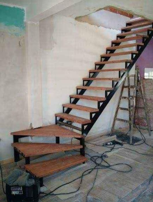 Scări metalice interioare și exterioare