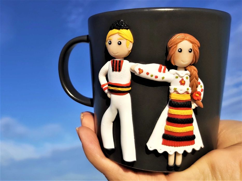 Cadou pentru bunici cana handmade cu dansatori folclor