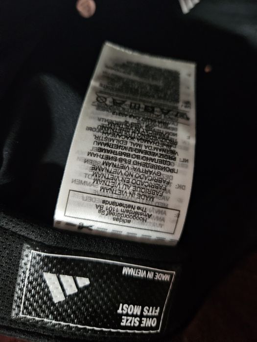 Шапка с кпзирка  Adidas