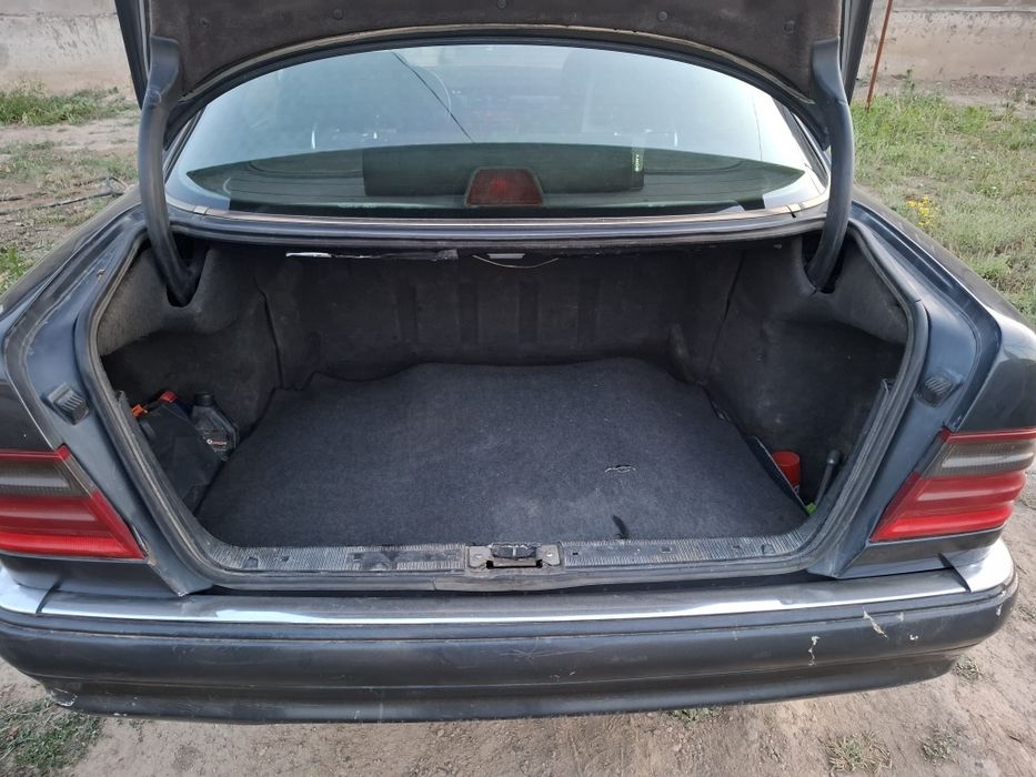 Мерседес 210 2.3 литр