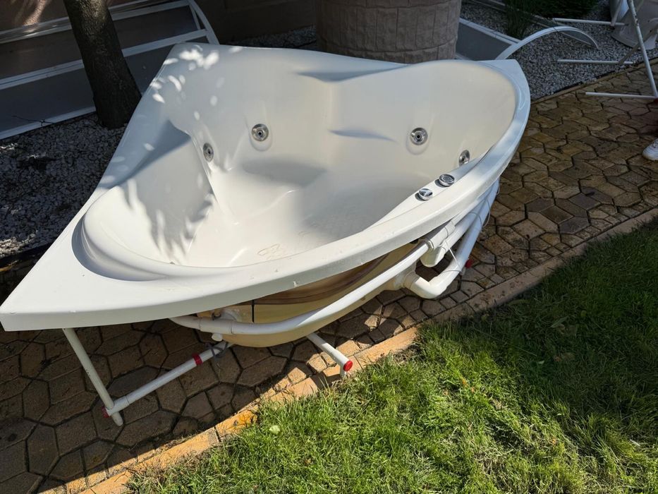 Cada hidromasaj cu accesorii incluse