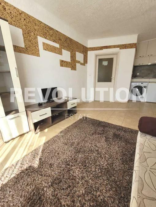 Дава се под наем Двустаен апартамент в Варна, ВИНС - 40 кв.м за 398.82 € - Снимка #1