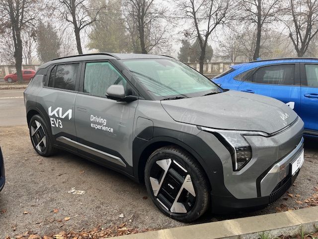 Kia EV3 Kia EV3 5 usi 81.4 kWh Earth 2 - cu reducere 10000 EURO