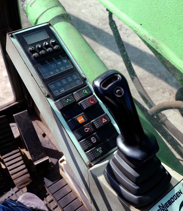 Багер Sennebogen 825