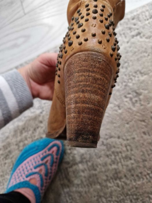 Botinede piele cu tinte 36 made in Italy