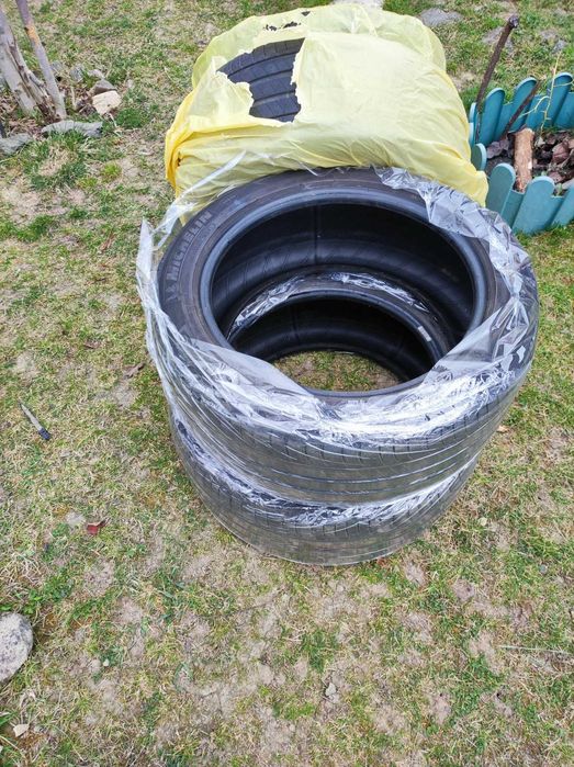 Vand patru Anvelope vara Michelin 245 45 R17 99Y 300 lei