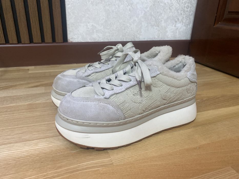 Продам кроссовки