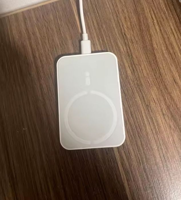 ВЕЧЕ ИМА И БЕЛИ!Magsafe безжично зарядно и стойка за кола БОНУС Кабел