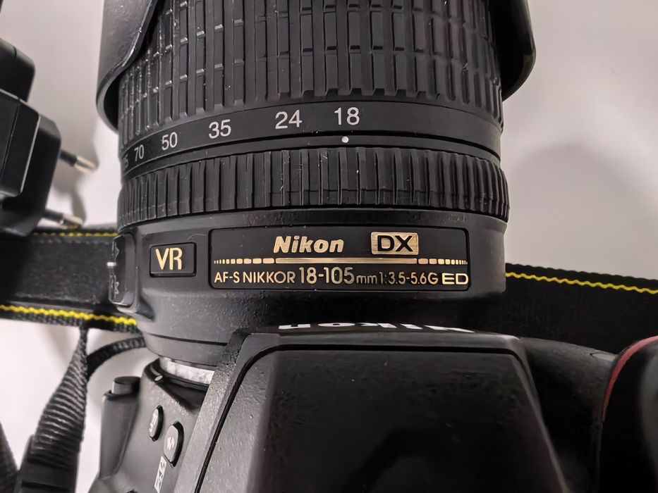 Nikon D3400 cu obiectiv 18-105