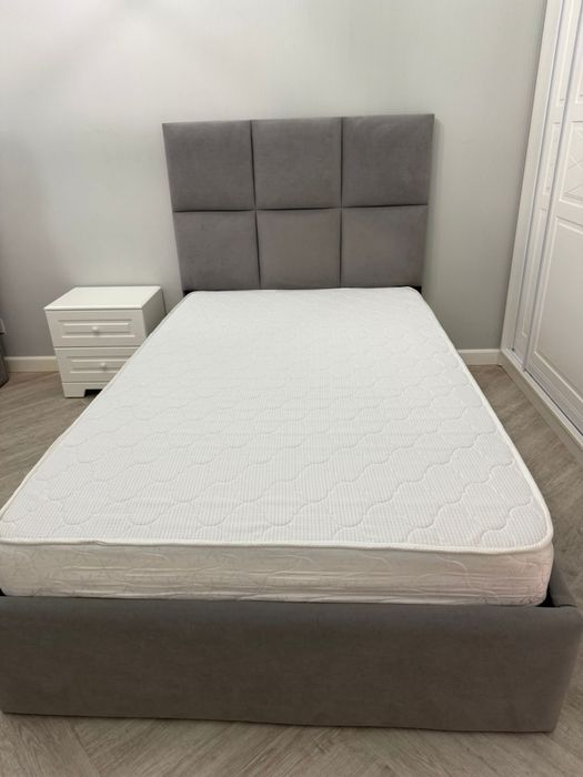 Продам кровать с матрасом