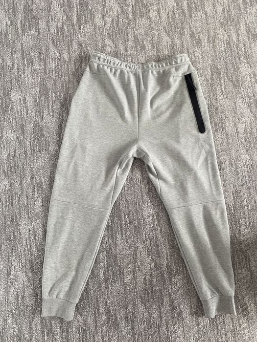 tech fleece gray