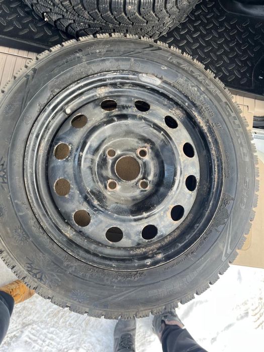 !!СРОЧНО!! Продам зимнюю шипованную резину с дисками!