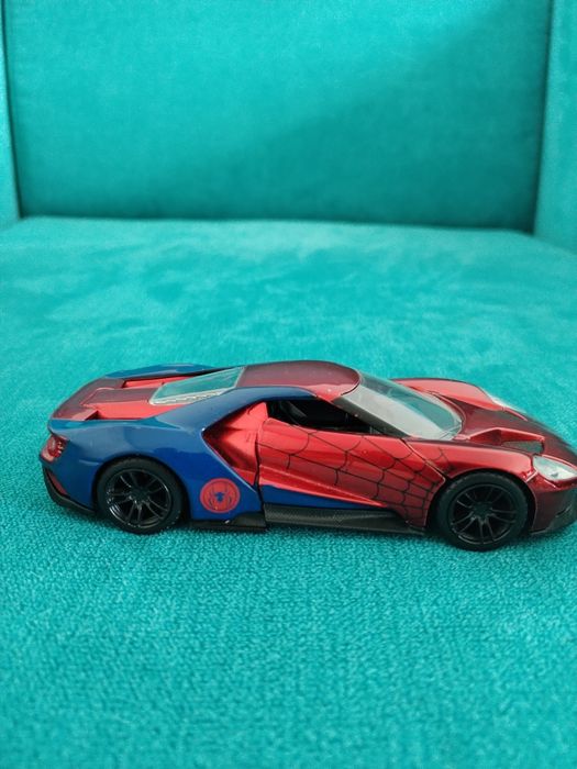 Masinuta Jada Toys Ford GT 2017 cu figurina Spiderman, 1:24
