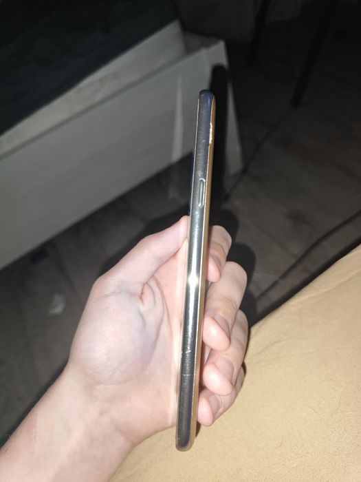 Samsung Galaxy J7 (2016) Gold, экран в идеале, треснута только защита