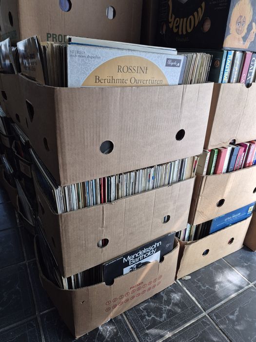 Vând Discuri Vinil colectie 150lp  in stare buna cu muzica clasică 
- T