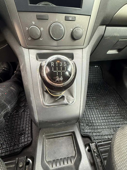 Опел зафира 2007г бензин седем местен