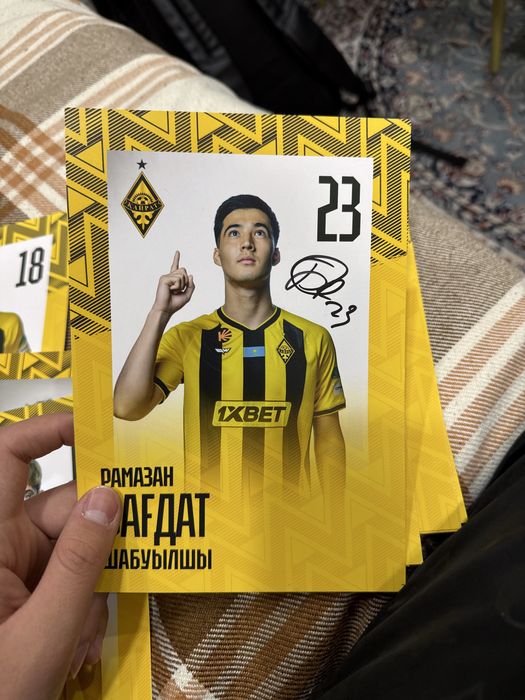 Автографы игроков Қайрат