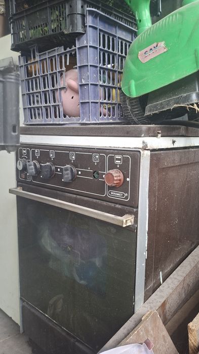 Продам газовую плиту