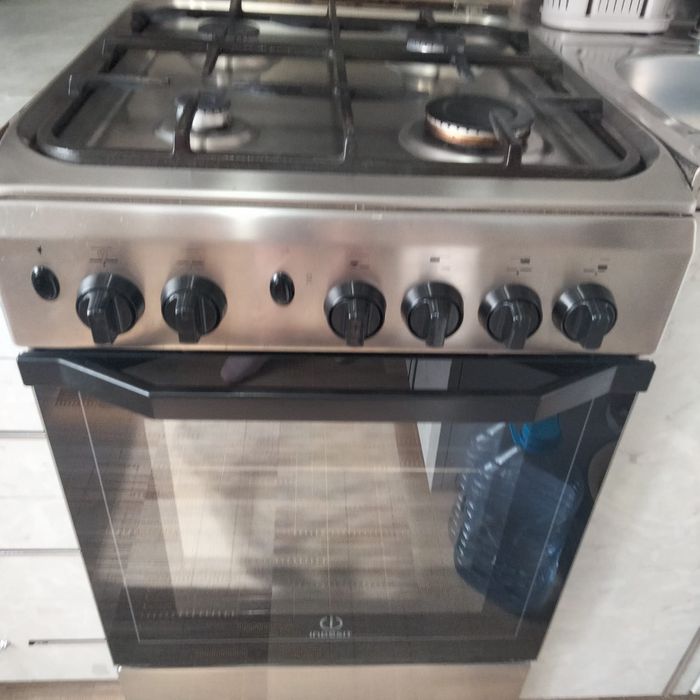 Газ плита Indesit