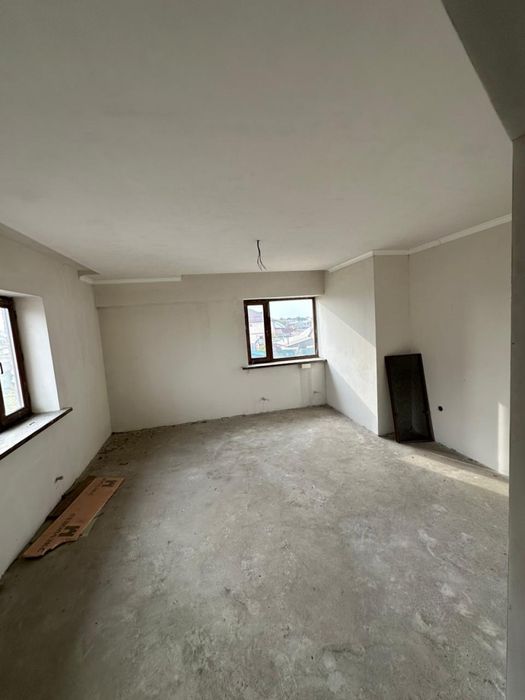 Продам дом, 3 этажа, элитный район